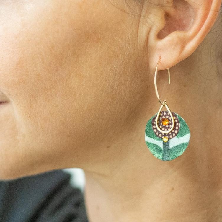 Vert Rêverie Africaine - Boucles d'oreilles rondes vertes plaqué or en tissu