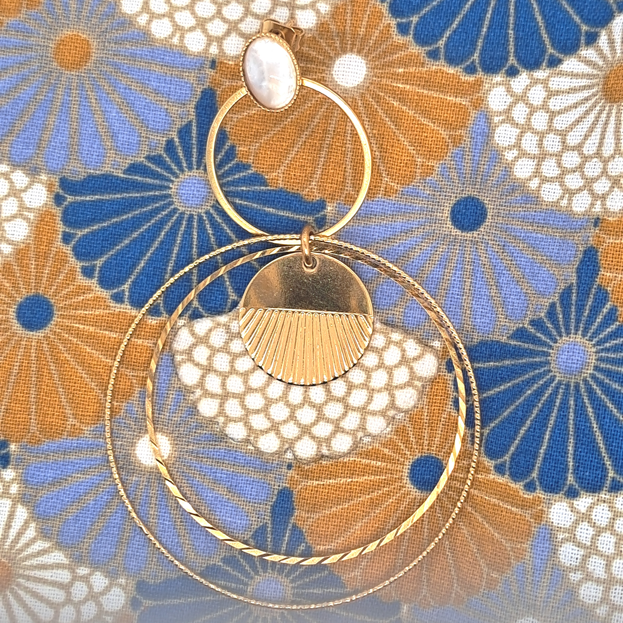 Blanc Naïade - Boucles d'oreilles créoles nacre