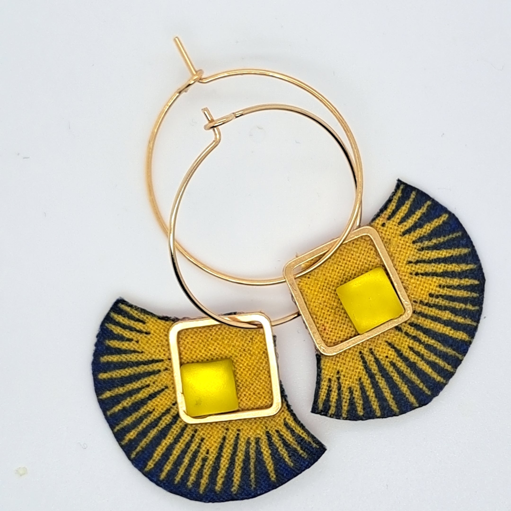 Jaune Anémone - Boucles d'oreilles jaunes en tissu
