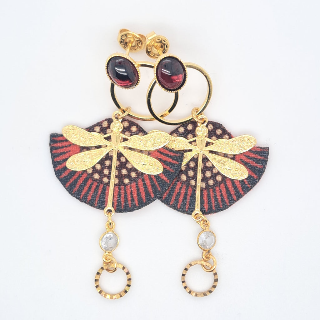 Rouge envol des libellules -Boucles d'oreilles pendantes grenat