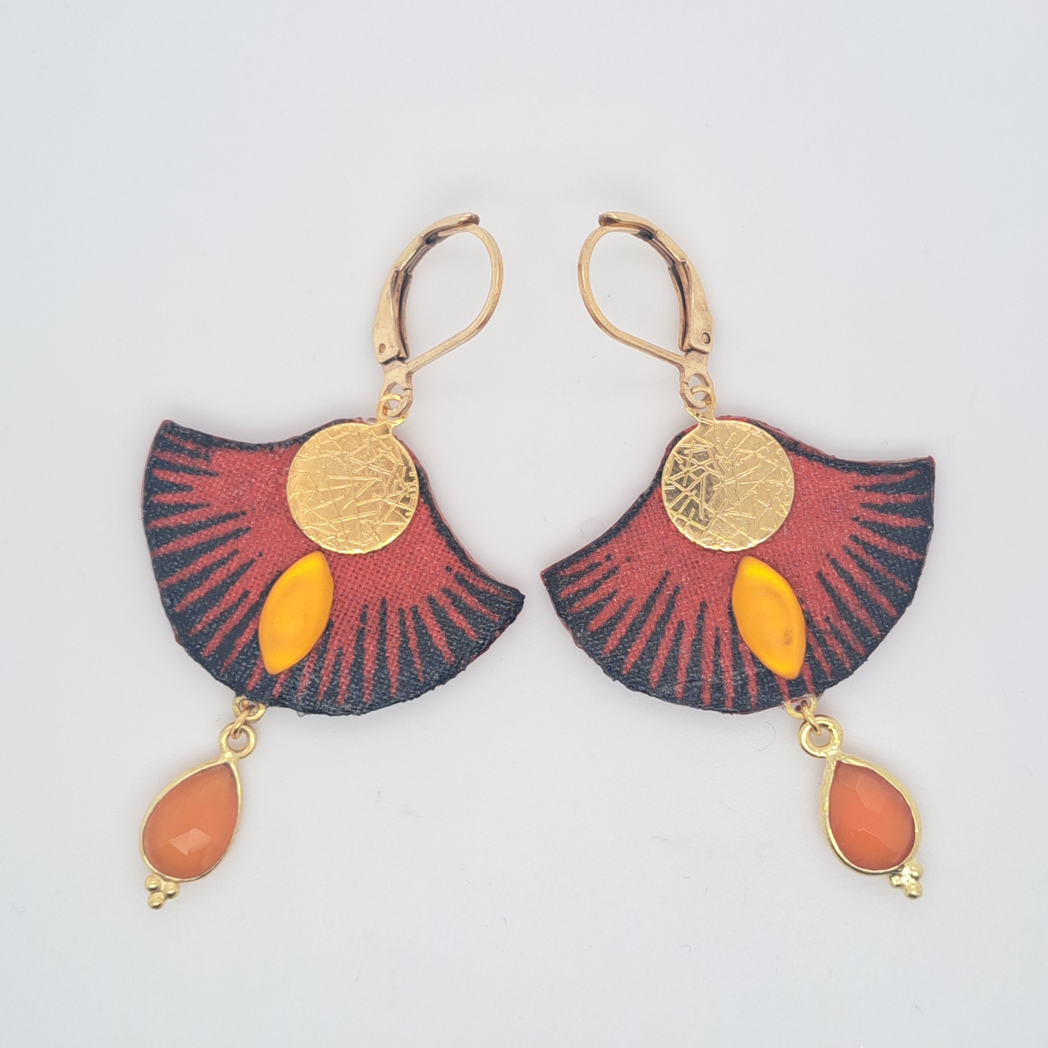 Rouge Flatiron - Boucles d'oreilles pendantes cornaline