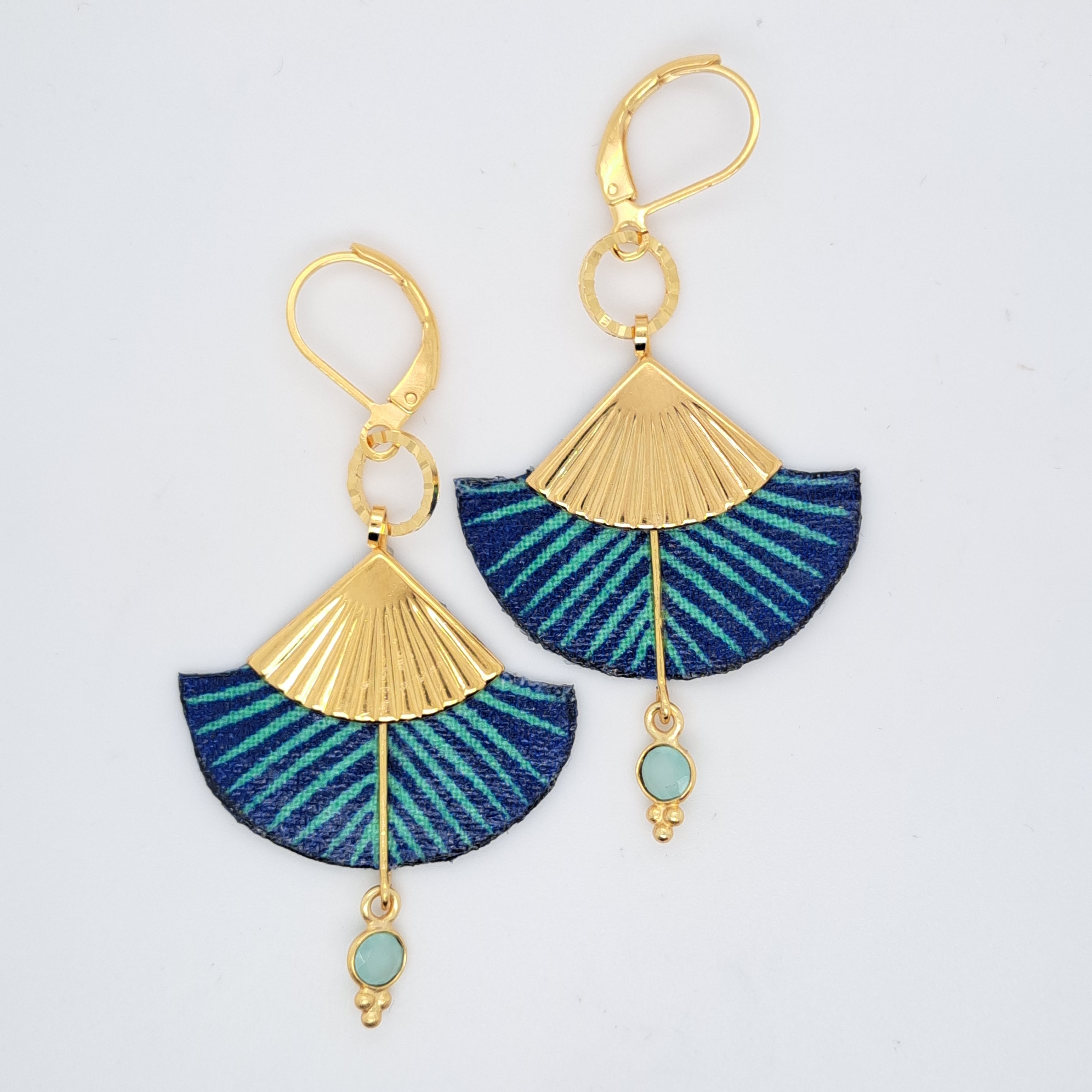 Bleu Seychelles - Boucles d'oreilles pendantes calcédoine bleue